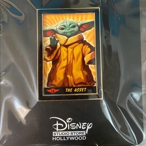 DSSH Star Wars Mandalorian The Asset Pin LE 400